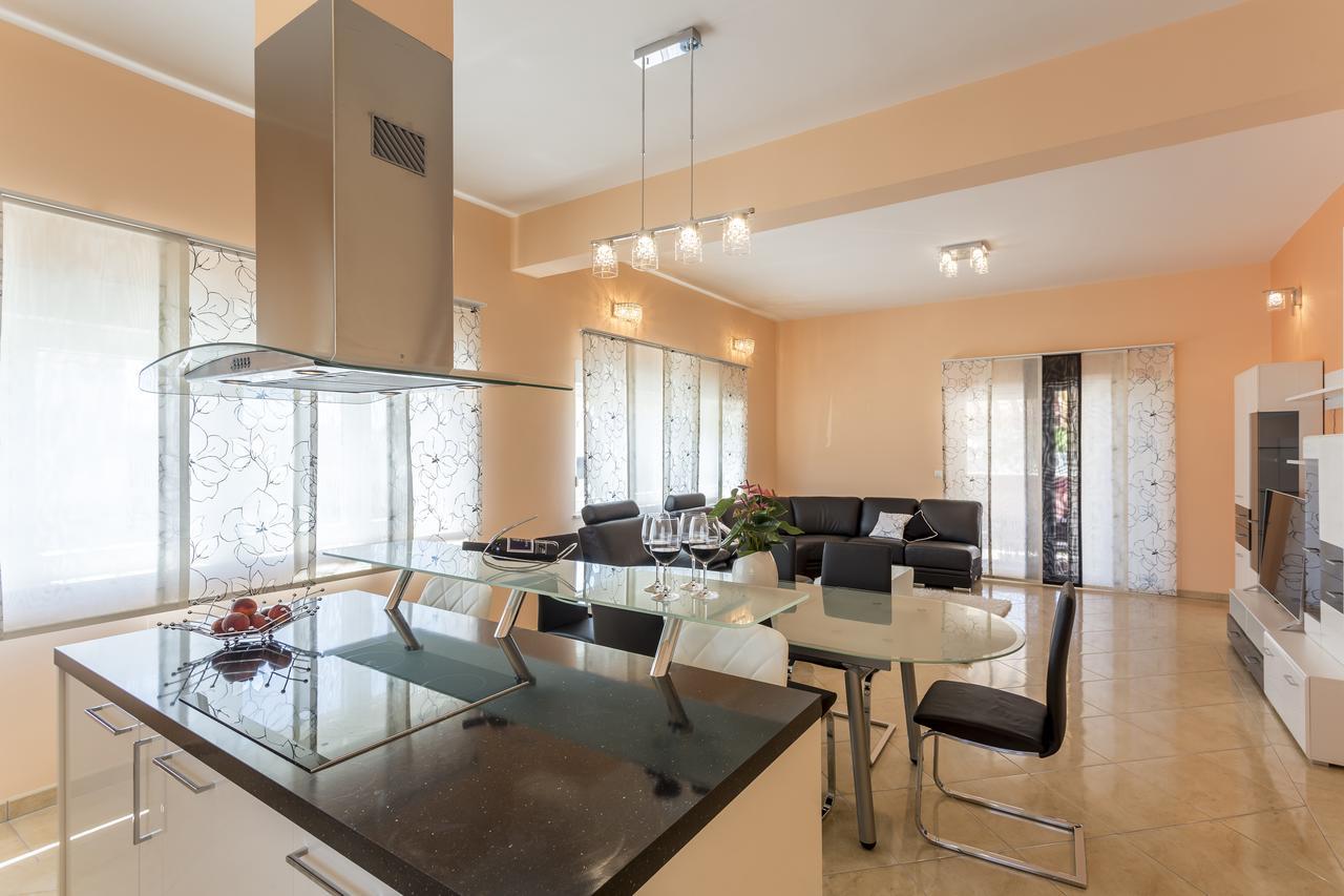 Apartmani Lukic Split Bagian luar foto